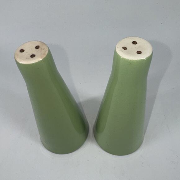 Vintage Mid Century Modern Avacado Mint Ceramic Salt & Pepper Shakers Tapered - Picture 4 of 10